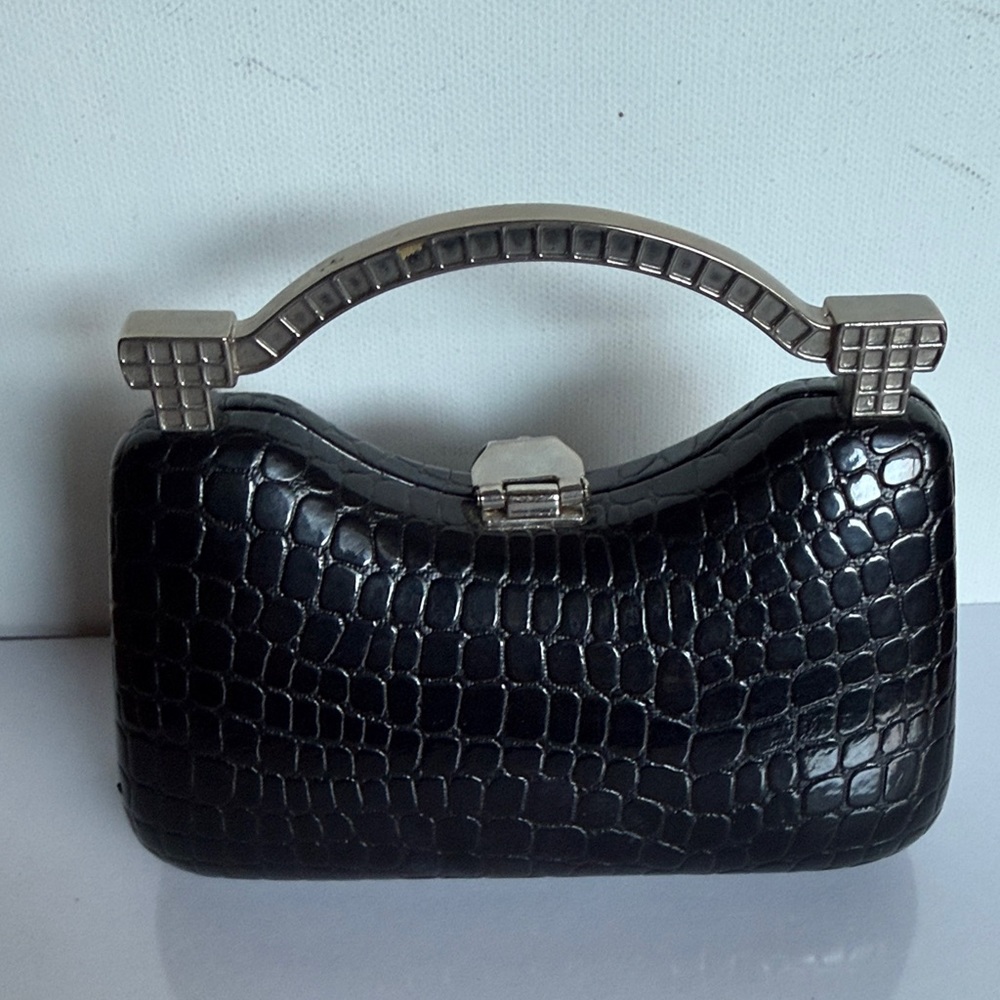 Chic Black Crocodile-Patterned Mini Purse with Silver Handle - Picture 5 of 9